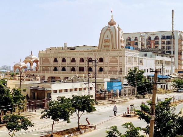 SOHNAZ, 2 BHK Homestay neighboring Akshay Patra Temple and International Airport