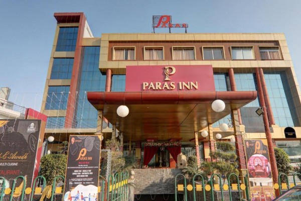 Townhouse OAK Paras Inn